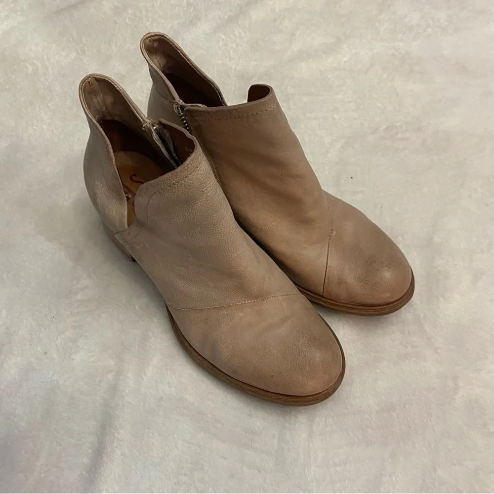 A.S.98 leather block heel ankle boots booties light brown tan